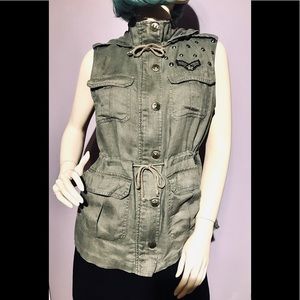 Irene’s Story • Retro Armed Forces Vest / (L)